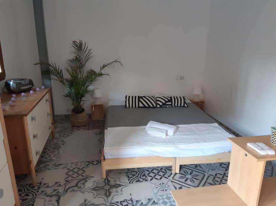 Precioso Con A/a En Ruzafa Con Terracita Privada Y Acceso A Un Jardin, 2-3 Personas Appartamento