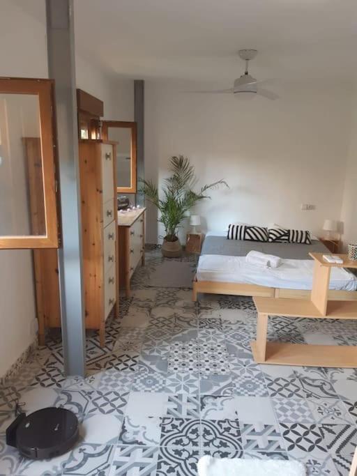 Appartamento Precioso Con A/a En Ruzafa Con Terracita Privada Y Acceso A Un Jardin, 2-3 Personas