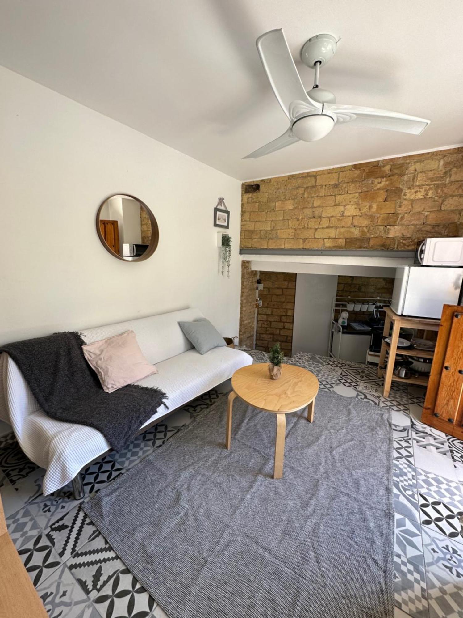 Appartamento Precioso Con A/a En Ruzafa Con Terracita Privada Y Acceso A Un Jardin, 2-3 Personas Valenza