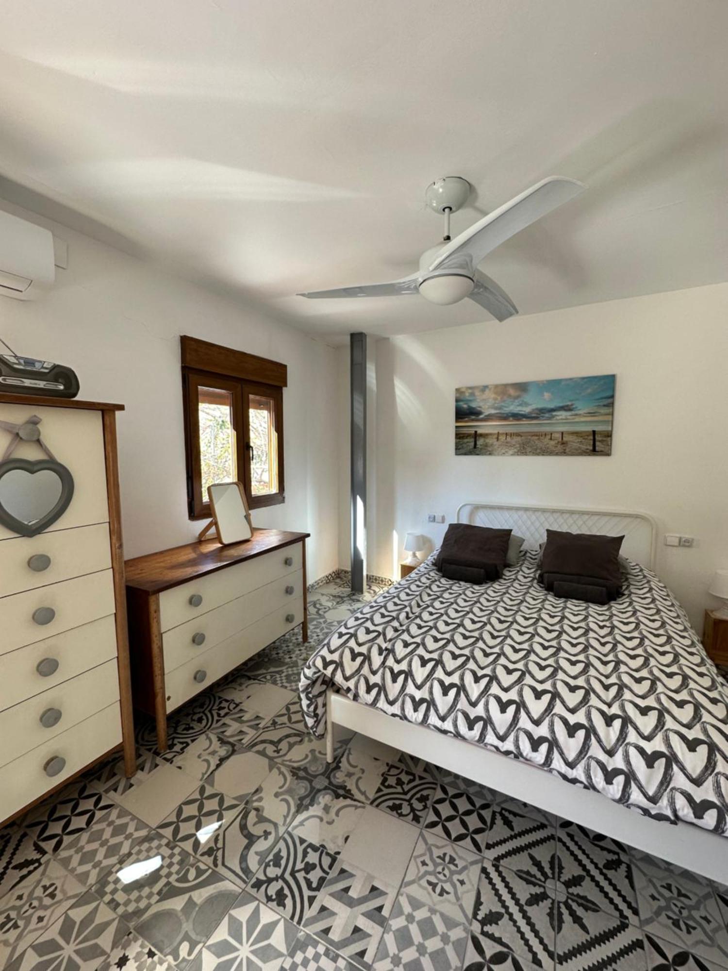 Appartamento Precioso Con A/a En Ruzafa Con Terracita Privada Y Acceso A Un Jardin, 2-3 Personas