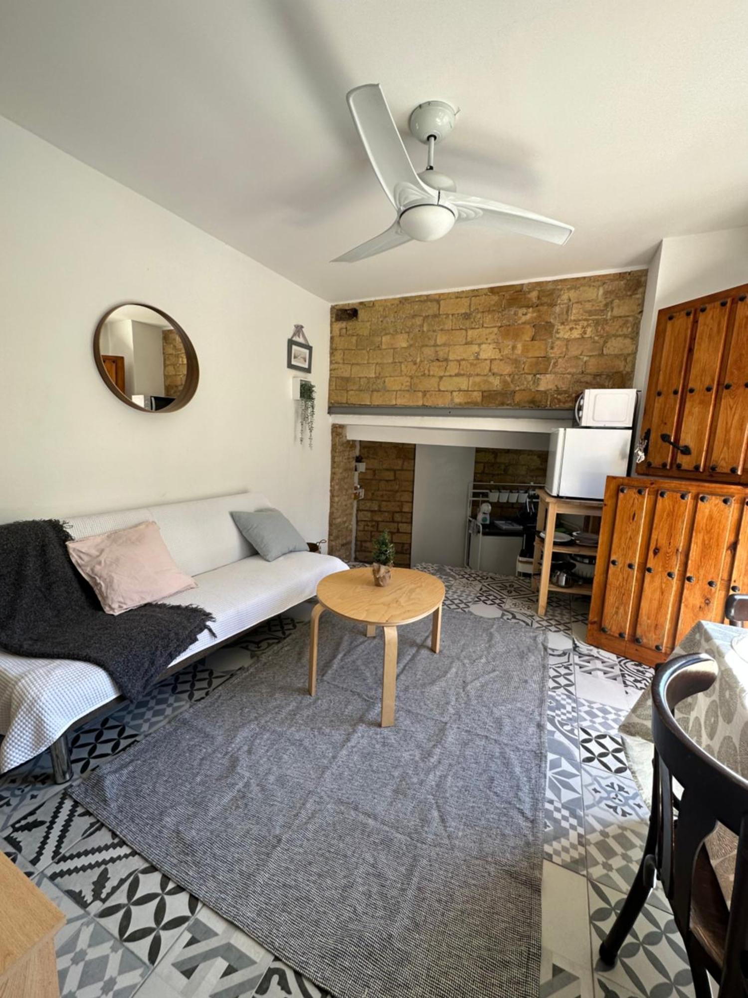 Precioso Con A/a En Ruzafa Con Terracita Privada Y Acceso A Un Jardin, 2-3 Personas Valenza