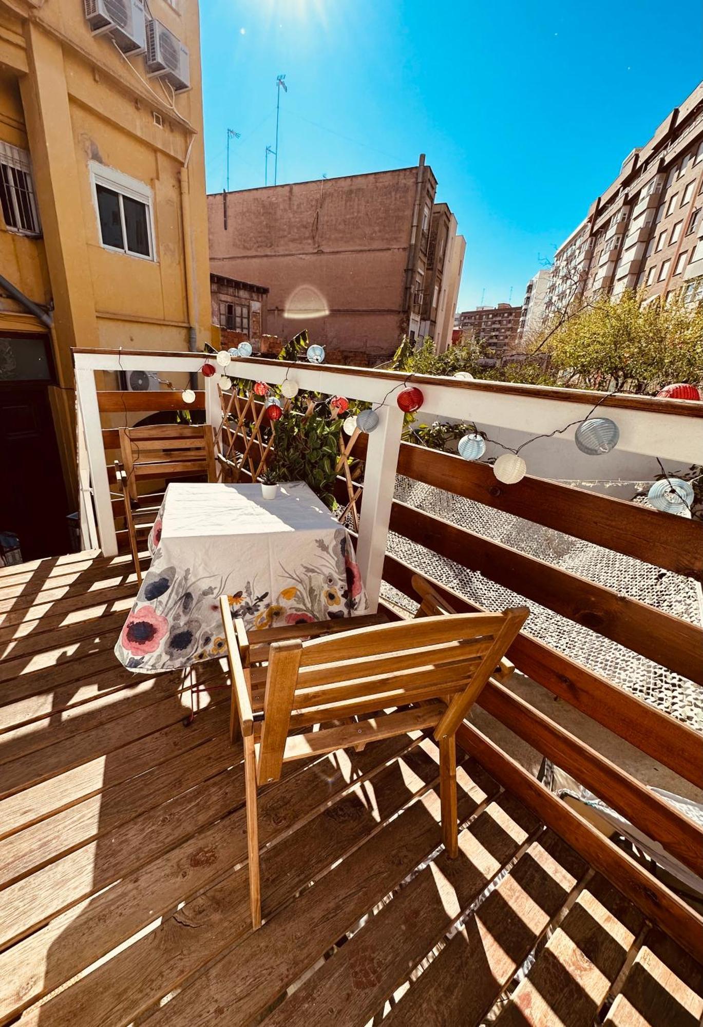 Precioso Con A/a En Ruzafa Con Terracita Privada Y Acceso A Un Jardin, 2-3 Personas Valenza