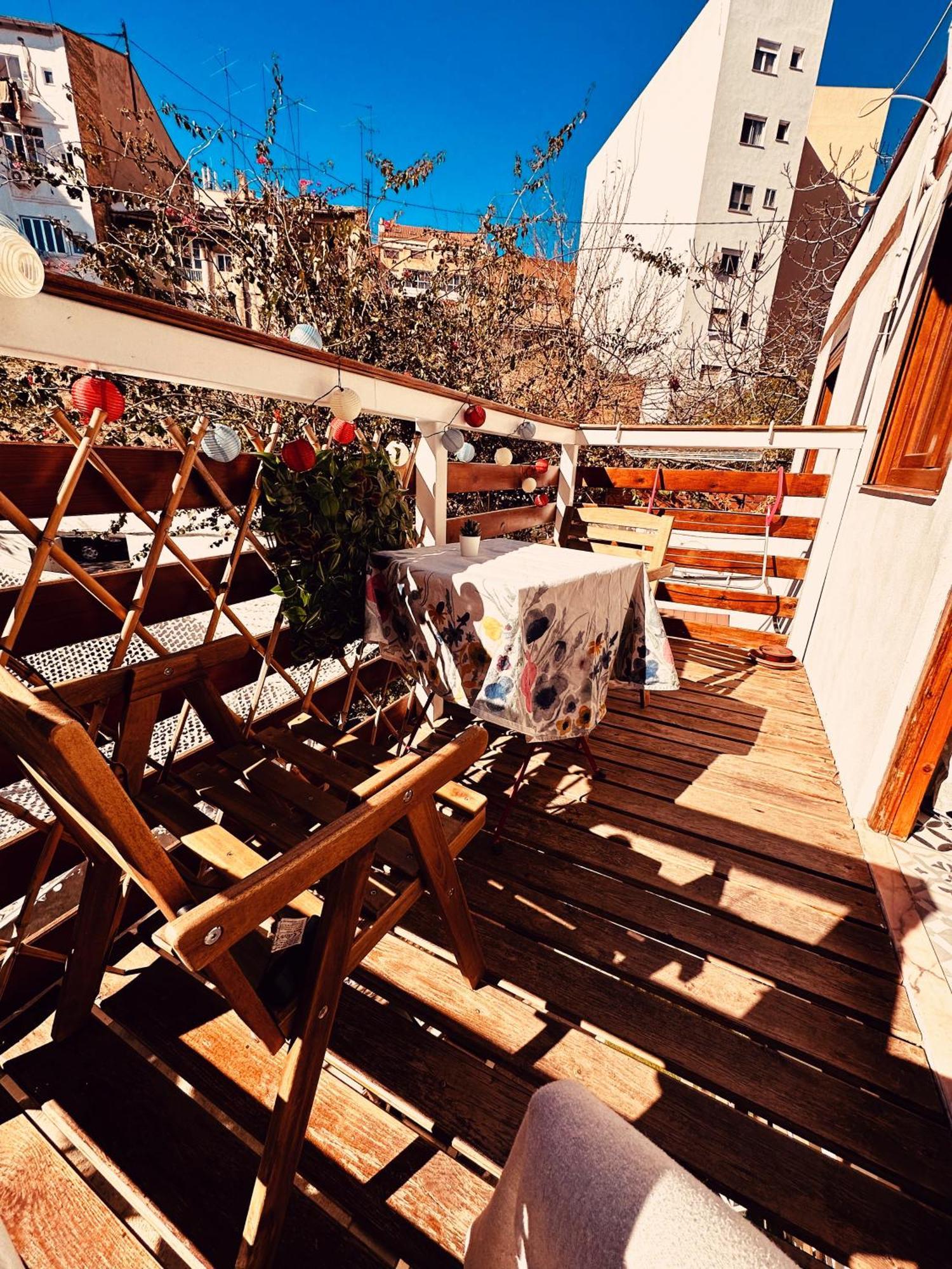 Appartamento Precioso Con A/a En Ruzafa Con Terracita Privada Y Acceso A Un Jardin, 2-3 Personas Valenza